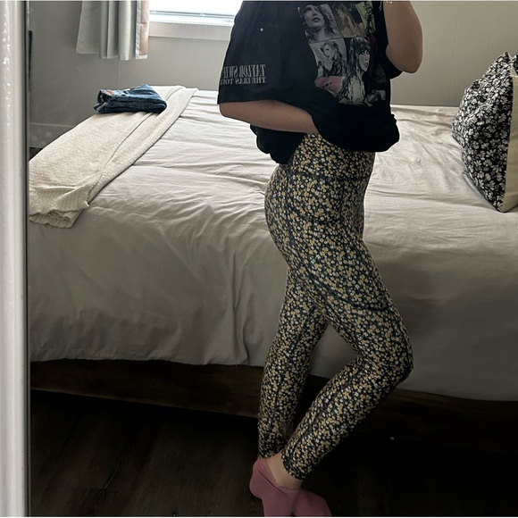 Floral Gilly Hicks Leggings - Picture 4 of 9